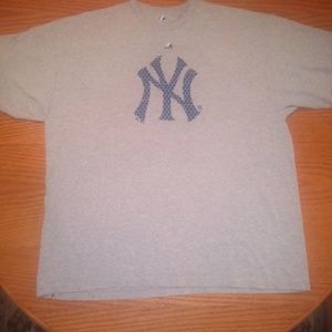NY Yankees T-shirt. Like New. 2XL.
